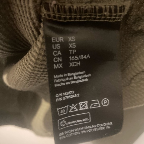 MUST BUNDLE H&M slim fit sage thermal - Picture 4 of 5